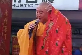 62岁唐僧徐少华罕露面，发福圆润仍商演，与六小龄童发展差太多图片