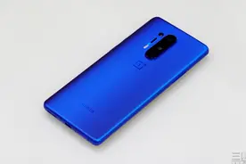 一加8Pro评测：它终于成为了大家都喜爱的姿态图片