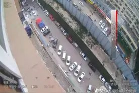 太原：“熊孩子”高空抛物 为暑假安全敲警钟图片