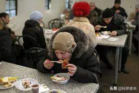 乌克兰已经冻傻了，俄停供燃料煤，基辅90%热电厂停摆，取暖靠抖图片