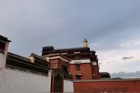 甘南游记，拉卜楞寺，旋转的经筒和虔诚的长跪图片