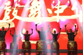 围观｜特种兵的新年晚会“嗨翻”全场图片