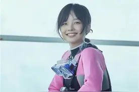 王冰冰录制《你好生活》，素颜状态清纯甜美，明媚少女既视感图片
