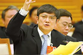 郑强教授谈华为：兄弟们，华为能扛住不垮太不容易了图片