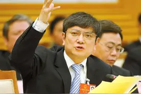 郑强教授谈华为：兄弟们，华为能扛住不垮太不容易了图片