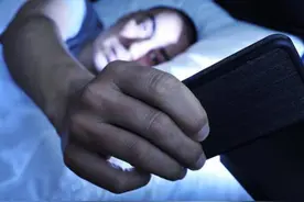 手机偷看“不良网站”后，若出现这3种怪现象，说明你已被监听图片