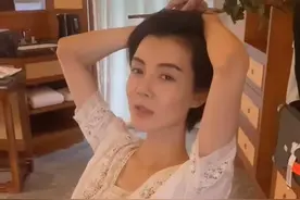 39岁车晓罕见晒生活近照，穿蕾丝镂空衫配半身裙，目测就只有90斤图片