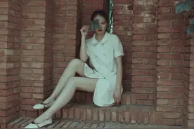 精选5张阿姨照，讲“大长腿”的摄影技巧，中年女性也能细又高图片