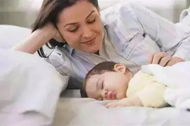 如果孩子睡觉的时候是这两种姿势，宝妈可要多留心，小心娃生病图片
