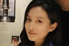 美！《中国医生》演袁泉女儿的是毛阿敏17岁闺女，父亲是百亿富豪图片