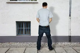 如果早晨第一泡尿是这4种情况，你要小心了！是身体在“报警”图片