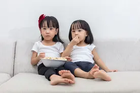 孩子一上幼儿园就经常生病，家长做好这4点，身体一天比一天好图片