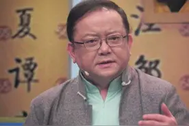 1984年播讲《夜幕下的哈尔滨》的王刚，是那时大学生的偶像图片