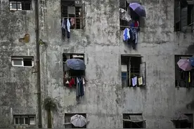 深圳合租式爱情盛行：被困住的恋爱背后，是年轻人对现实的屈服图片