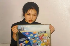 她是艺术榜上超越冷军的首位最小美女画家！无数名人抢着收藏画作图片