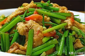 秋天的韭苔特别鲜嫩，搭配上鸡蛋简单一炒，味道鲜美营养还丰富图片