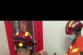 开锁公司也打不开？看信阳消防开门解民忧图片