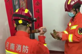 开锁公司也打不开？看信阳消防开门解民忧图片