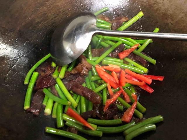 它含8种氨基酸，家里条件不好也要给孩子吃，每周吃1次，身体棒