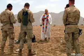 美军随军牧师是西方的政委？他们是真正的军人吗？萨沙问答第42集图片