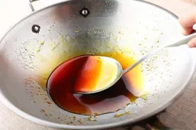 （秘制酱料系列）炒糖色的详细制作方法和注意事项图片