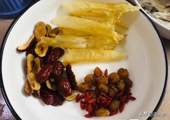 榴莲煲鸡可以放花胶吗 2026年榴莲煲鸡可以放花胶吗怎么做 榴莲煲鸡可以放花胶吗 2026年榴莲煲鸡可以放花胶吗怎么做