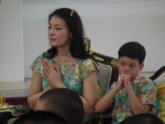 泰国最美王妃：婆婆不给王冠她戴发卡更惊艳，当嫂子还得跪小姑子