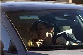 荷兰弟赞达亚恋情曝光！车内热吻甜翻网友，蜘蛛侠情侣是真的图片