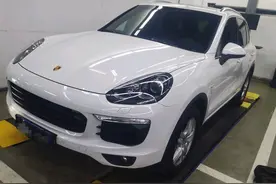 有钱任性！为绿牌花68万买辆保时捷卡宴混动，网友：这是个祖宗图片