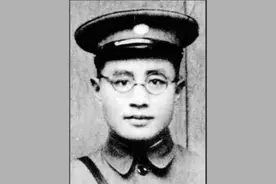 红军第一儒将，为保大脑手术不用麻药，学习用功程度令人汗颜图片