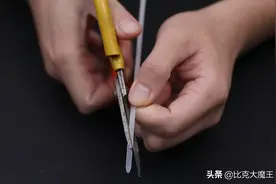 卫生间里放一根扎带，解决家里烦恼事，省钱又好用，涨知识图片