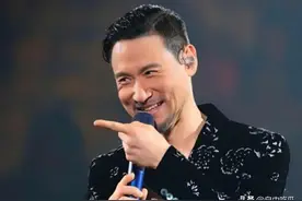 山寨张学友在小县城商演，用张学友名字和海报宣传，粉丝受到欺骗图片