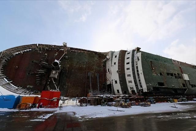 岁月号沉船2014年4月16日上午8时58分许,一艘载有476人的"岁月号"客轮