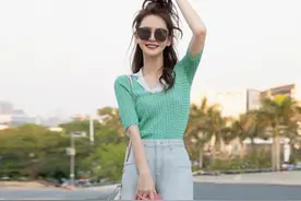 戚薇又把"千鸟格"带火了！绿色配小翻领清爽减龄，太适合夏天穿图片