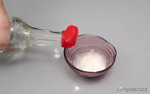 白墙脏了不用重新刷，用这4样东西擦一擦，墙壁白净如新，厉害了