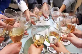 什么食物能快速解酒？蜂蜜、浓茶都不是，3个方法告诉你图片