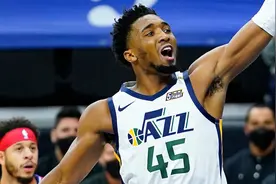 东西部榜首战米切尔被罚出场，他是无能狂怒还是真受了委屈？图片