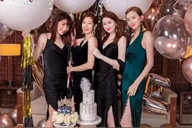 劲吸睛！“辣妈团”开处女座生日派对，全部深V晚装出席大秀美腿图片