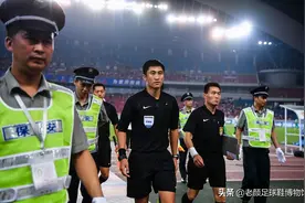 中超为何黑哨当道，原来和英超一样，裁判只求名不求利问心无愧图片