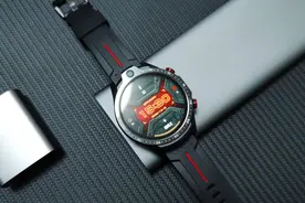 1.6英寸手机长啥样？独立通话+高清双摄，Jeep黑骑士体验图片