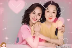李颖母女罕见同框庆生，80岁母亲穿印花裙似明星，母女俩一模一样图片