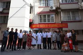 广西医科大学第一附属医院职工宿舍区第一台加装电梯竣工交接启用图片