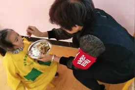 同是带娃，妈妈和奶奶有啥区别？看娃身上这几点就知道，藏不住图片