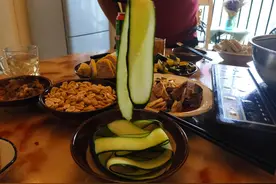 教授家的冰箱藏百宝，临时决定的小聚随便一整4道菜，备菜也丰富图片