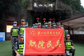 乐山职业技术学院民兵连：奉命参加国庆黄金周大佛景区联合执勤图片