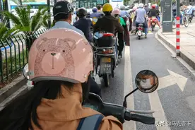 形形色色的电动车头盔图片