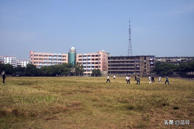江西省高安中学老校区,1907年创办的百年老校,校友们来集合了