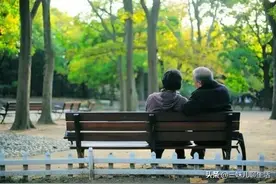 人老了，不具备这四个条件，最好不要和孩子住在一起，自讨苦吃图片