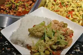 教师的工作餐待遇，能不能和公务员的待遇一样，取决于多方面因素图片