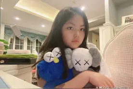 11岁王诗龄身高直逼爸爸，大眼高鼻梁神似李湘，初见美人潜质图片